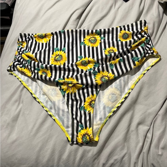 New with tags ROSEGAL bikini - Picture 4 of 6